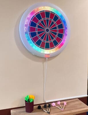 C3 -TW Party Room全場約3000尺，最多可容納約100人。劃分成大廳，兒童區，Game房&Poker房等多個區域。有小朋友最愛嘅大型波波池，滑梯及沙池。成人都有豐富玩樂設施，適合不同需求的聚會。亦有提供廚房，可提供火鍋設備/自行煮食。