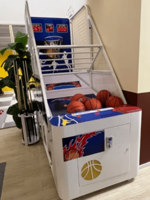 C3 -TW Party Room全場約3000尺，最多可容納約100人。劃分成大廳，兒童區，Game房&Poker房等多個區域。有小朋友最愛嘅大型波波池，滑梯及沙池。成人都有豐富玩樂設施，適合不同需求的聚會。亦有提供廚房，可提供火鍋設備/自行煮食。