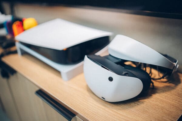 Serene 位於荔枝角，Party room全場約1200尺空間以包場形式租用，獨享場內設施無需同其他人share。場地連接平台非常方便。平台提供1張1.8米特色BBQ桌，特別適合多人BBQ。