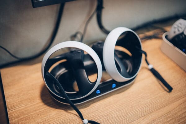 Serene 位於荔枝角，Party room全場約1200尺空間以包場形式租用，獨享場內設施無需同其他人share。場地連接平台非常方便。平台提供1張1.8米特色BBQ桌，特別適合多人BBQ。