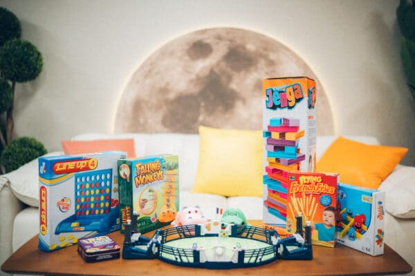 Serene 位於荔枝角，Party room全場約1200尺空間以包場形式租用，獨享場內設施無需同其他人share。場地連接平台非常方便。平台提供1張1.8米特色BBQ桌，特別適合多人BBQ。