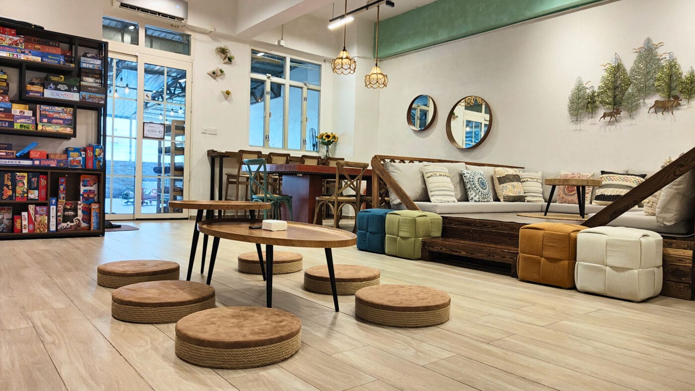 竉物友善 Party Room，約1800尺大平台 地區：葵芳 面積：約3600尺(連平台) 適合：80-120人內 地址：葵芳葵豐街 (葵芳站C 出口步行約5-8分鐘到達)