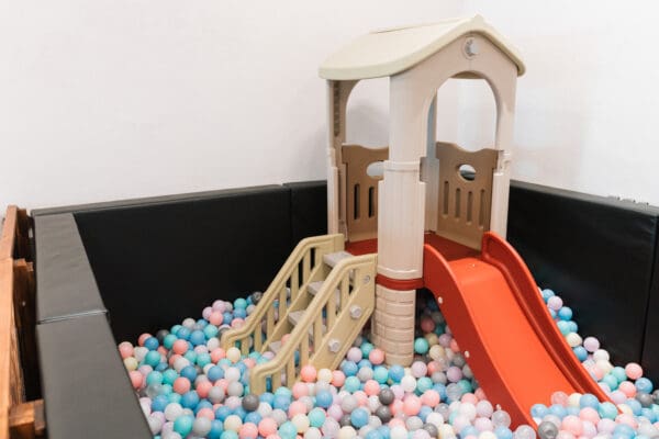 Fluffy BBQ party room 桌球 籃球機 唱K 波波池 兒童 親子 包場 新界 葵芳 推介