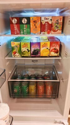 商廈簡約日系親子場地，鄰近旺角市中心 🌸Flowery🌸 地區：旺角 面積：約750尺 適合：30人以內 地址：旺角(近登打士街) (旺角或油麻地地鐵站步行3-5分鐘) 旺角區750呎的獨立商廈Party room，專為親子及小朋友的派對設計，提供包場租用，無需與他人共享場地。 兒童區鋪設了安全的兒童地墊，並配備多款嬰兒和幼兒玩具。空間內有3.5米的波波池和大型滑梯，讓小朋友盡情放電。