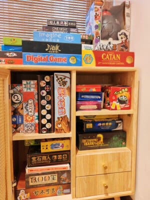 商廈簡約日系親子場地，鄰近旺角市中心 🌸Flowery🌸 地區：旺角 面積：約750尺 適合：30人以內 地址：旺角(近登打士街) (旺角或油麻地地鐵站步行3-5分鐘) 旺角區750呎的獨立商廈Party room，專為親子及小朋友的派對設計，提供包場租用，無需與他人共享場地。 兒童區鋪設了安全的兒童地墊，並配備多款嬰兒和幼兒玩具。空間內有3.5米的波波池和大型滑梯，讓小朋友盡情放電。