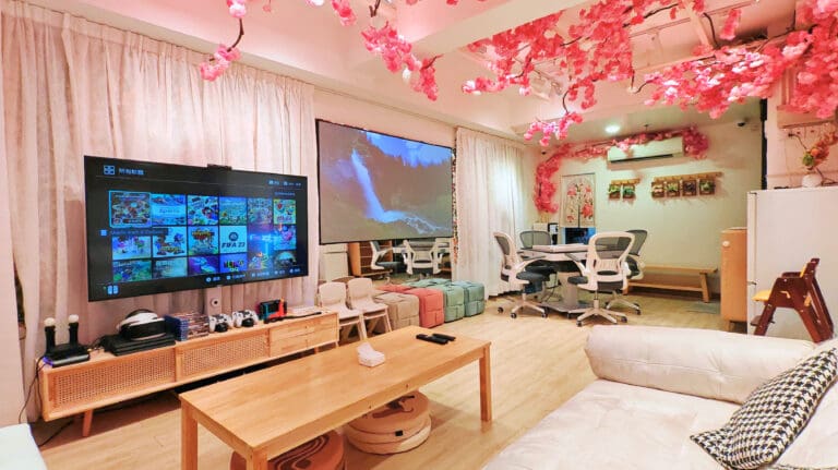 Little One WL 70 商廈簡約日系親子場地,鄰近旺角市中心 🌸Flowery🌸 地區:旺角 面積:約750尺 適合:30人以內 地址:旺角(近登打士街) (旺角或油麻地地鐵站步行3-5分鐘) 旺角區750呎的獨立商廈Party room,專為親子及小朋友的派對設計,提供包場租用,無需與他人共享場地。 兒童區鋪設了安全的兒童地墊,並配備多款嬰兒和幼兒玩具。空間內有3.5米的波波池和大型滑梯,讓小朋友盡情放電。