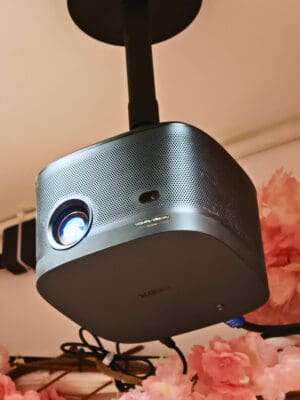 商廈簡約日系親子場地，鄰近旺角市中心 🌸Flowery🌸 地區：旺角 面積：約750尺 適合：30人以內 地址：旺角(近登打士街) (旺角或油麻地地鐵站步行3-5分鐘) 旺角區750呎的獨立商廈Party room，專為親子及小朋友的派對設計，提供包場租用，無需與他人共享場地。 兒童區鋪設了安全的兒童地墊，並配備多款嬰兒和幼兒玩具。空間內有3.5米的波波池和大型滑梯，讓小朋友盡情放電。